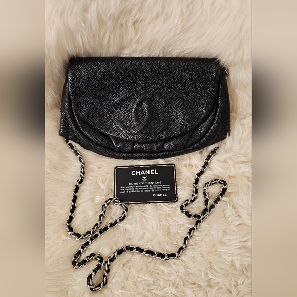 Authentic Chanel caviar half moon wallet on chain - Picture 5 of 6